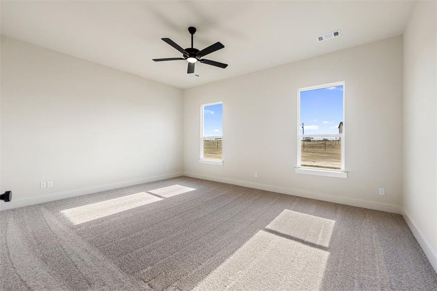 Spacious, unfurnished interior of a new home in Eagle Ridge Estates, Weatherford (Image 17).