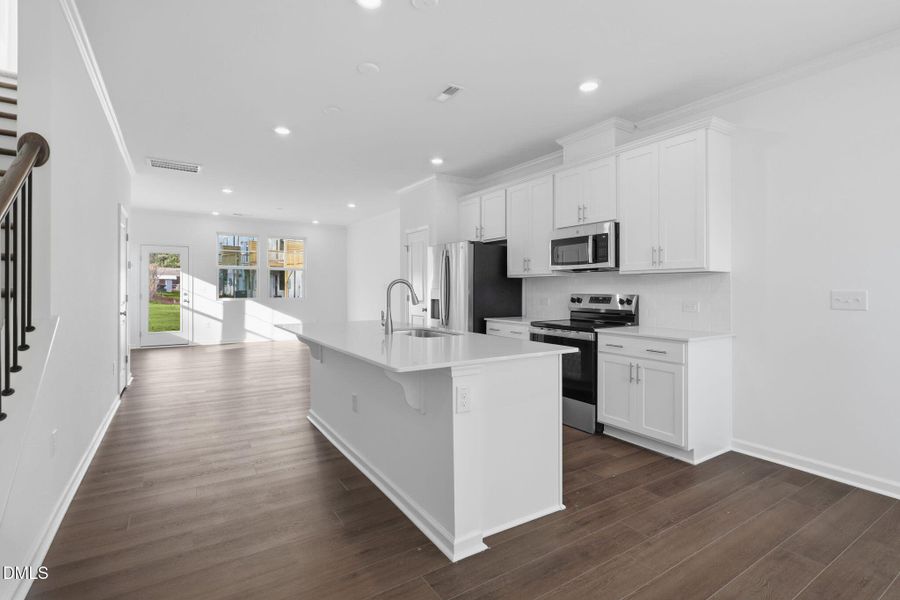 SUN_ElmGrove_Pic_Jackson_QMI_21_Kitchen_ SUN_ElmGrove_Pic_Jackson_QMI_21_Kitchen_