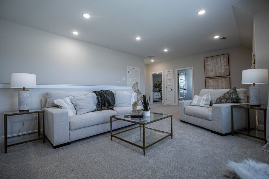 Representative furnished interior of a home built from the Willow by Grant & Co in Manor at Hall Creek, Arlington (Image 90).
