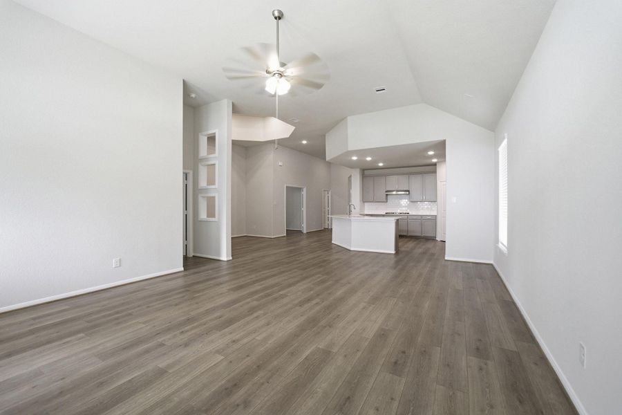 Spacious, unfurnished interior of a new home in Mulberry Farms, Santa Fe (Image 6).