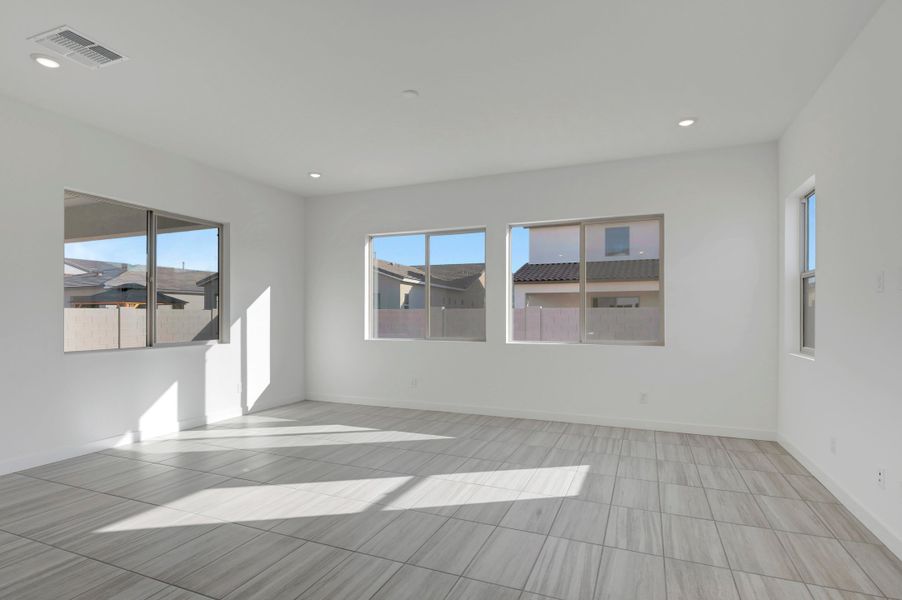 Spacious, unfurnished interior of a new home in Soleo, San Tan Valley (Image 16).