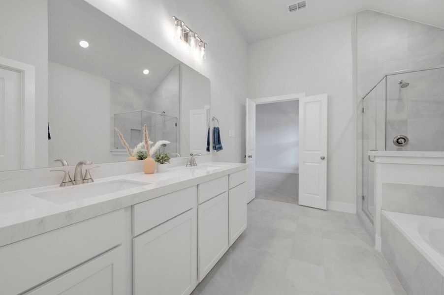 Owner's Bathroom Owner's Bathroom
