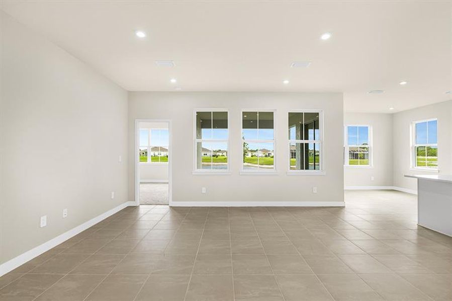Spacious, unfurnished interior of a new home in Lost Tree Preserve, Vero Beach (Image 4).