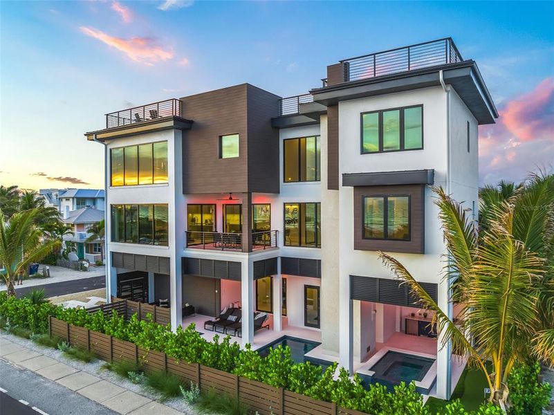 Condo located in Bradenton Beach, FL showcasing its design and architecture (Image 45).