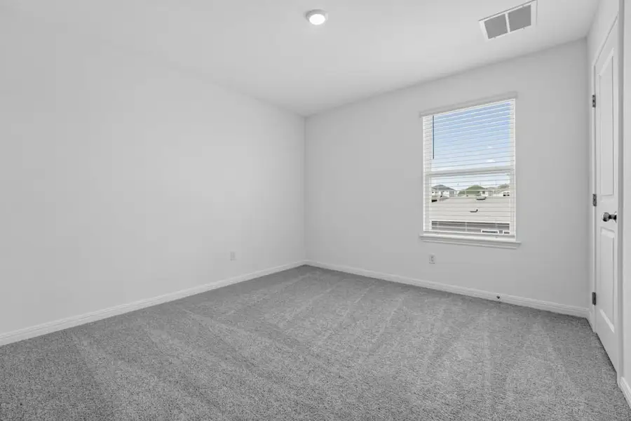 Spacious, unfurnished interior of a new home in Sunfield, Buda (Image 17).