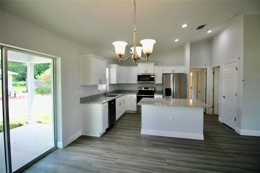 Spacious, unfurnished interior of a new home in , Ocala (Image 25).
