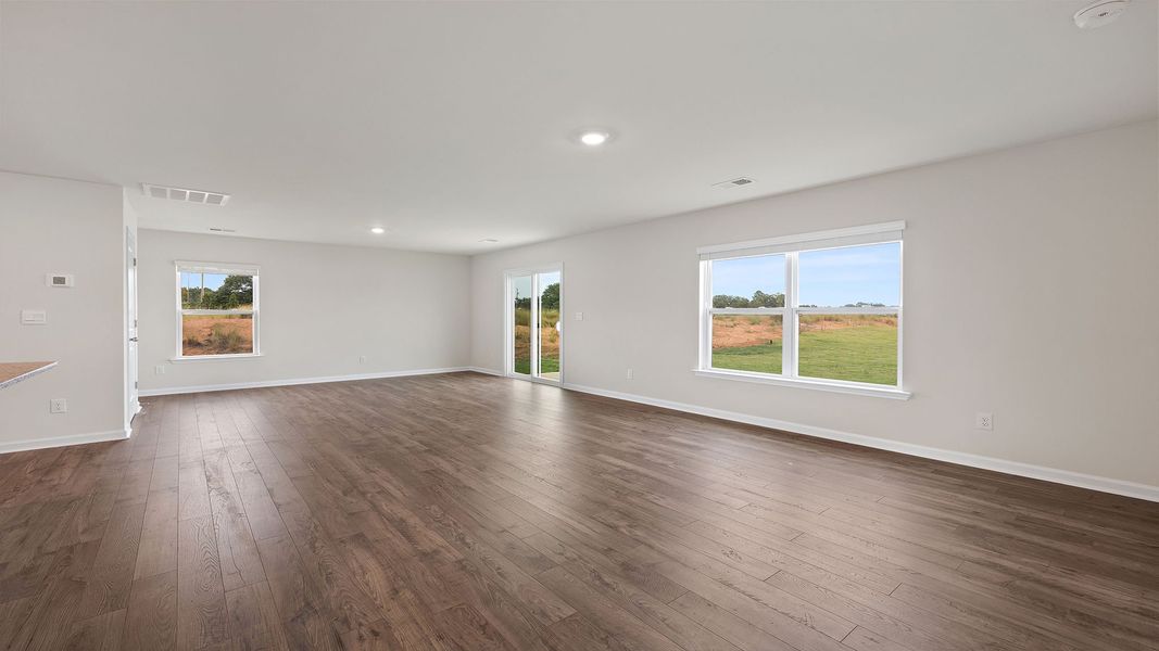 Spacious, unfurnished interior of a new home in Cloverdale Hills, Piedmont (Image 18).