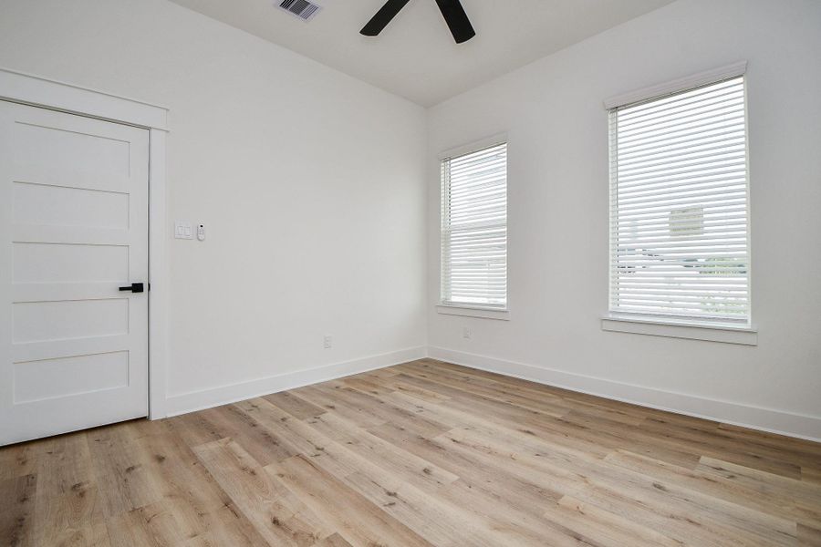 Spacious, unfurnished interior of a new home in , Houston (Image 19).