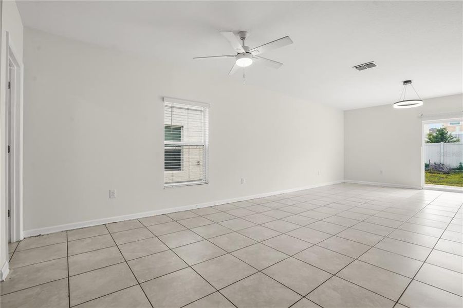 Spacious, unfurnished interior of a new home in Cascades, Davenport (Image 24).