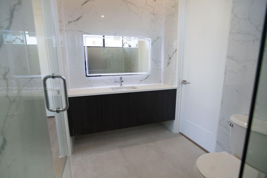 Furnished interior view inside a new home in , Cape Coral (Image 9).