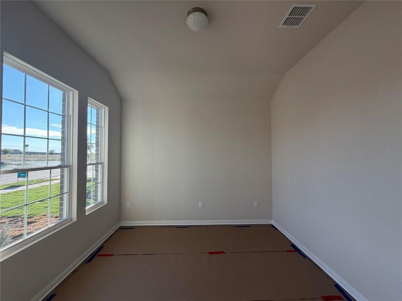 Spacious, unfurnished interior of a new home in Willow Springs, Buda (Image 6).