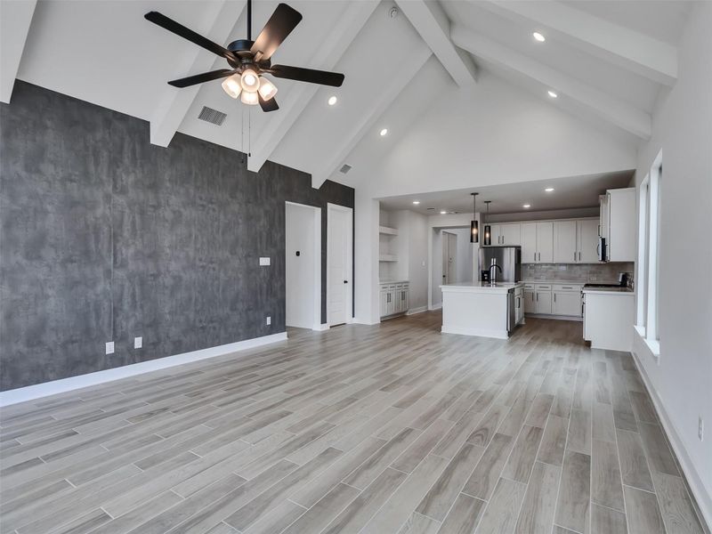 Spacious, unfurnished interior of a new home in Cross Creek West, Fulshear (Image 31).