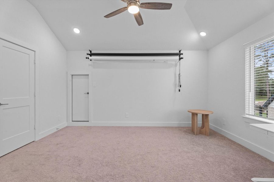 Spacious, unfurnished interior of a new home in Sorella, Tomball (Image 22).