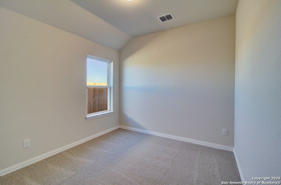 Spacious, unfurnished interior of a new home in Sunflower Ridge, New Braunfels (Image 16).