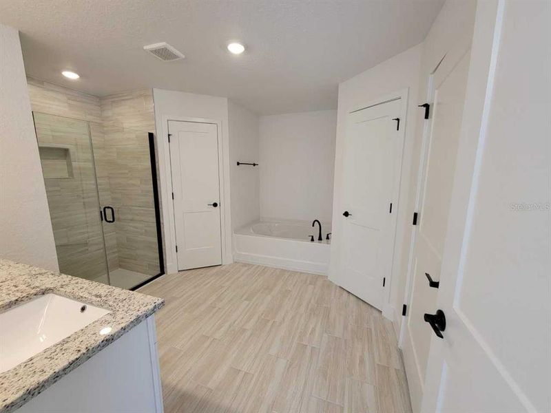 Spacious, unfurnished interior of a new home in Ocala Waterway / Kingsland Country Estates, Ocala (Image 33).