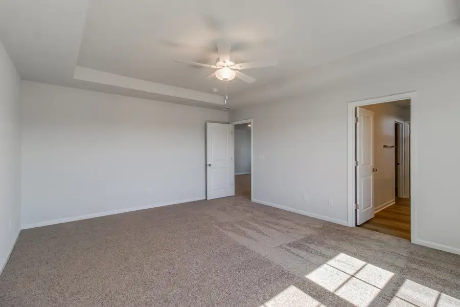 Spacious, unfurnished interior of a new home in Bluefield, Lexington (Image 28).