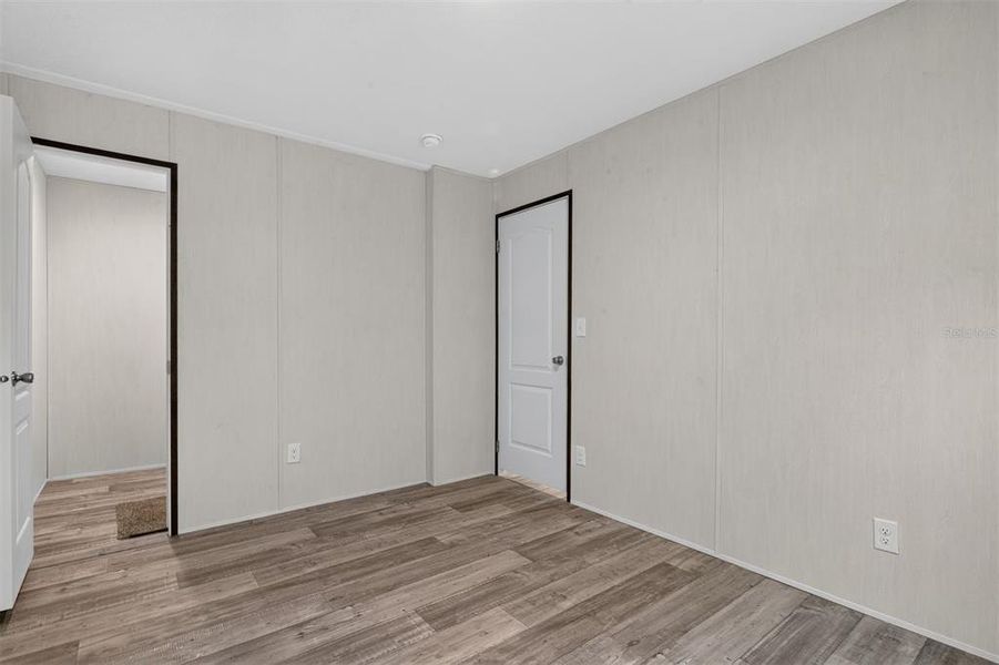 Spacious, unfurnished interior of a new home in , Bronson (Image 29).