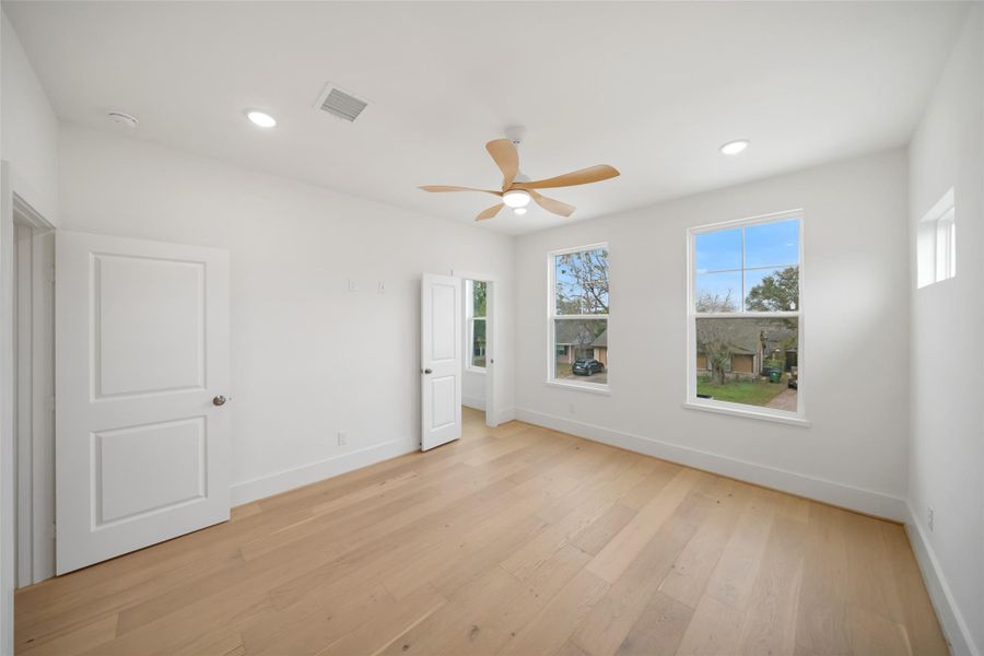 Bedroom 2 - view 1