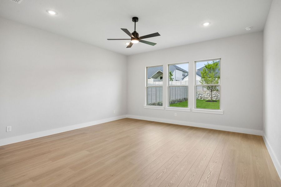 Spacious, unfurnished interior of a new home in Painted Tree Lakeside, McKinney (Image 35).