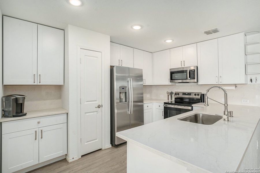Furnished interior view inside a new home in Mission del Lago: Watermill Collection, San Antonio (Image 16). Furnished interior view inside a new home in Mission del Lago: Watermill Collection, San Antonio (Image 16).