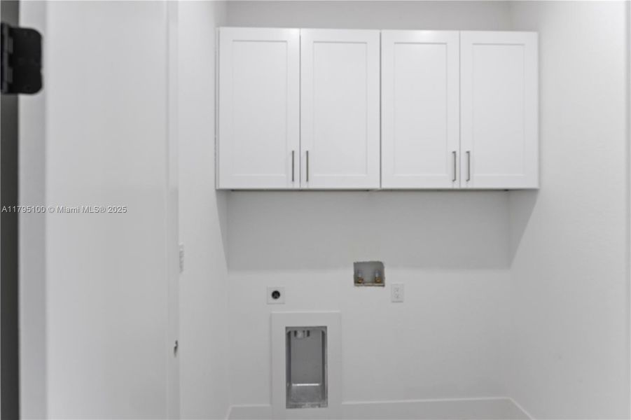 Close-up of interior finishes inside a home in , Lehigh Acres (Image 8).