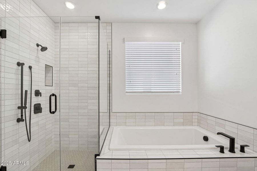 49-web-or-mls-E Waller Ln-S1012-1-003