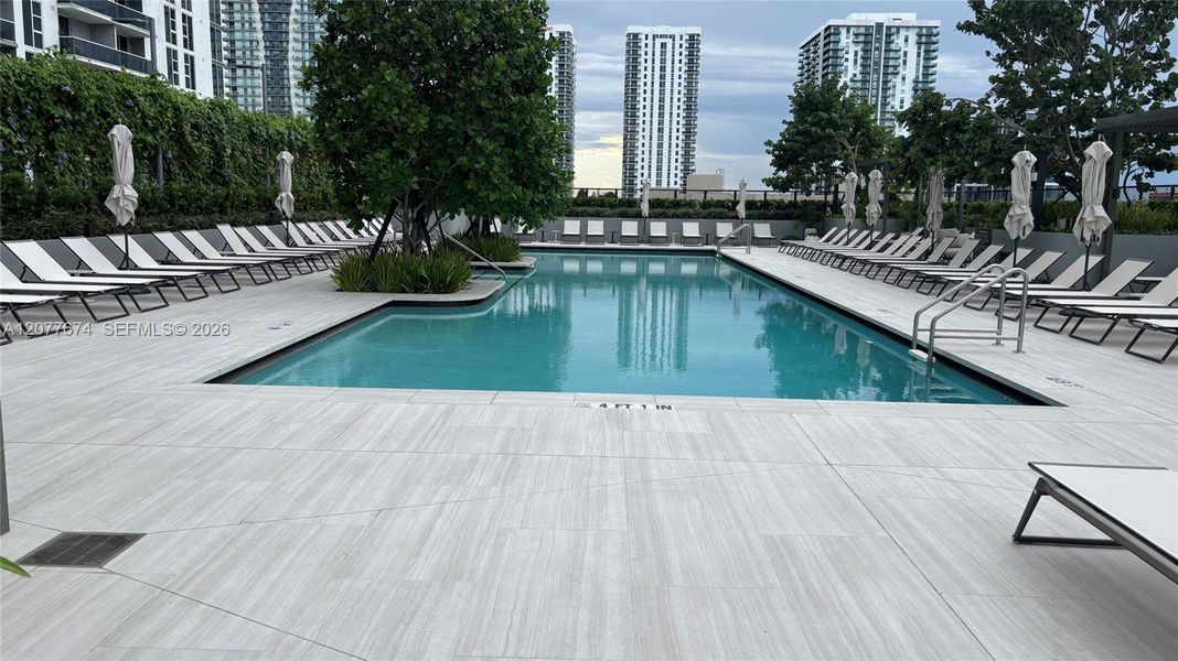 Expansive 11th-Floor Resort-Style Pool Deck Expansive 11th-Floor Resort-Style Pool Deck