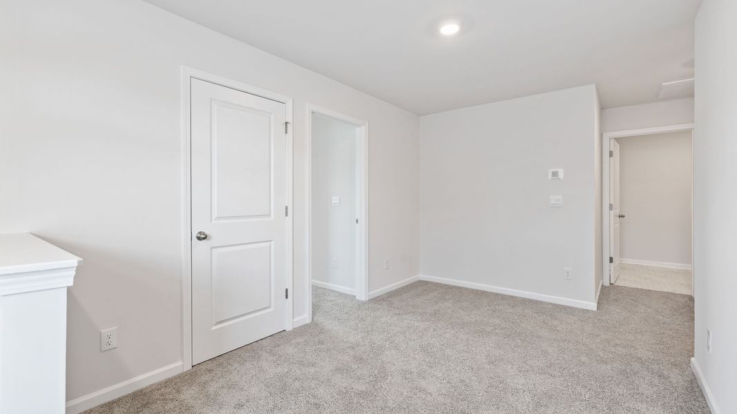 Spacious, unfurnished interior of a new home in Cloverdale Hills, Piedmont (Image 18).