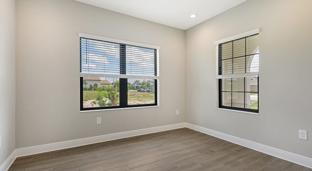 Spacious, unfurnished interior of a new home in Boca Royale Golf and Country Club at Wellen Park, Englewood (Image 35).