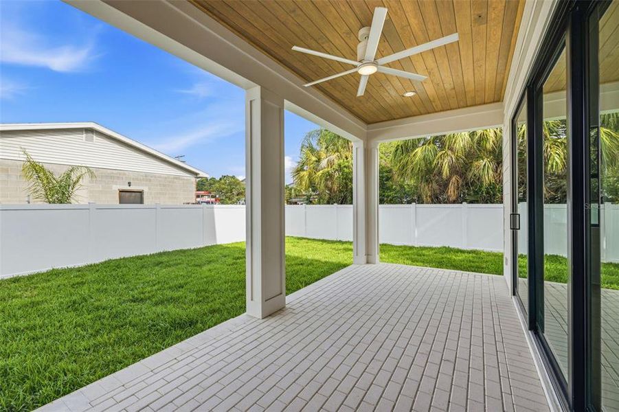 Exterior details and patio area of a home in , Tampa (Image 3).