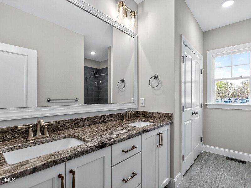 032-1280x960-bathroom
