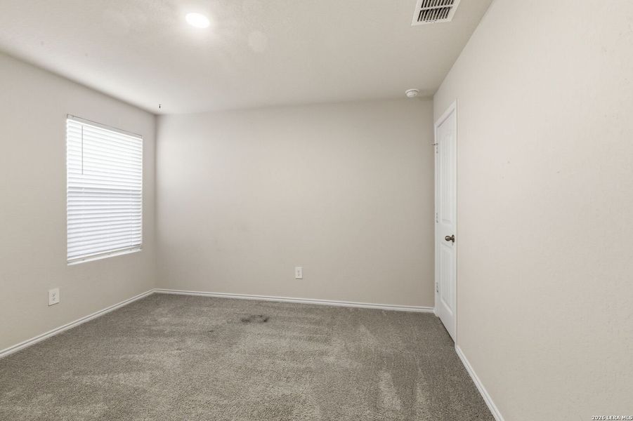 Spacious, unfurnished interior of a new home in Arroyo Ranch, Seguin (Image 28).