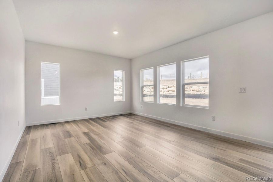 Spacious, unfurnished interior of a new home in Prairie Song, Windsor (Image 11).