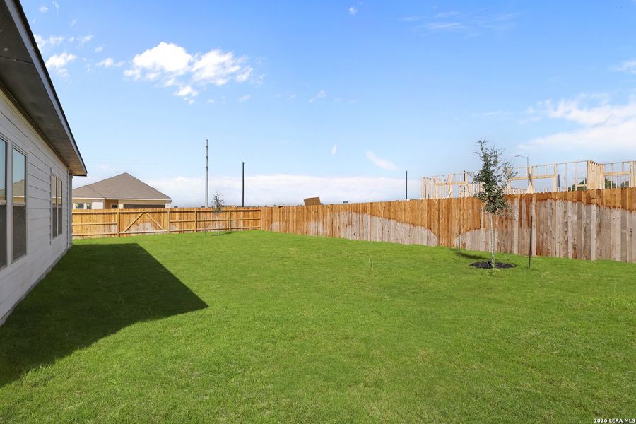 Exterior details and patio area of a home in Summerlin, San Antonio (Image 3).