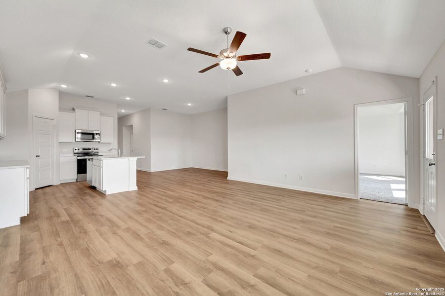 Spacious, unfurnished interior of a new home in Greenspoint Heights, Seguin (Image 40).