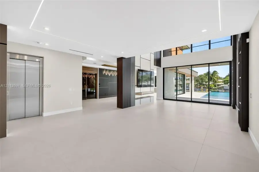 Spacious, unfurnished interior of a new home in , Fort Lauderdale (Image 19).
