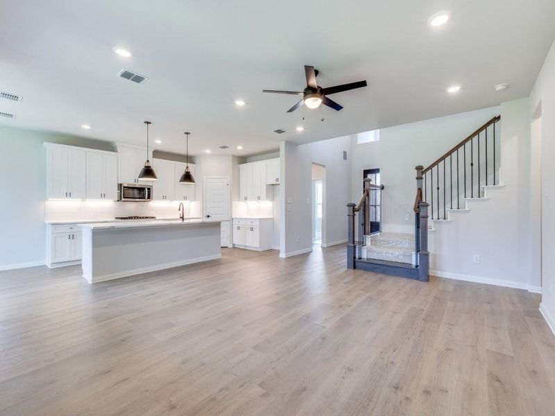 Welcome into your new open & flowing dream home!