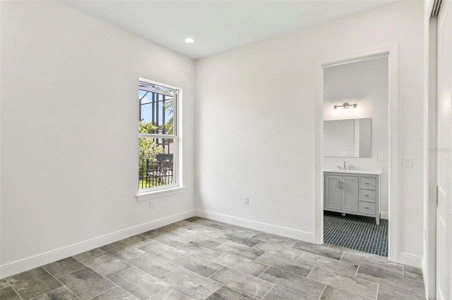 Guest Bedroom with Cabana Bath access