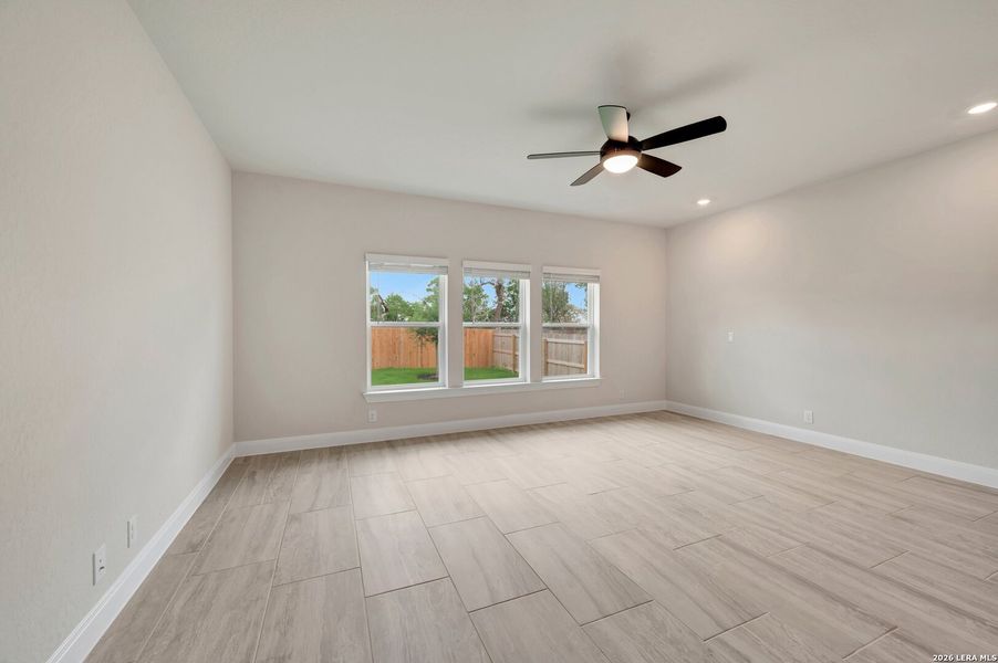 Spacious, unfurnished interior of a new home in Davis Ranch 60', San Antonio (Image 20). Spacious, unfurnished interior of a new home in Davis Ranch 60', San Antonio (Image 20).