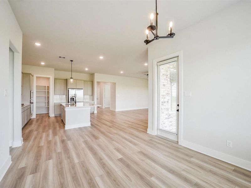 Spacious, unfurnished interior of a new home in Sierra Vista, Rosharon (Image 33).