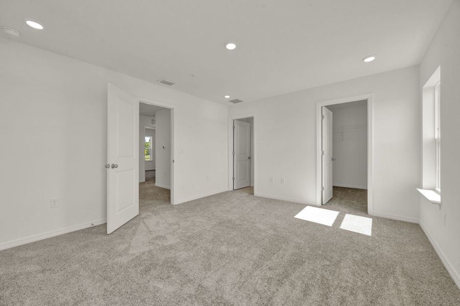 Spacious, unfurnished interior of a new home in Eden Crest, Apopka (Image 19).