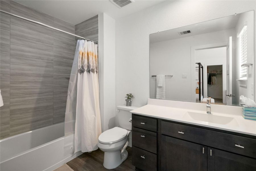 Furnished interior view inside a new home in Fosters Ridge 60's, Conroe (Image 36). Furnished interior view inside a new home in Fosters Ridge 60's, Conroe (Image 36).