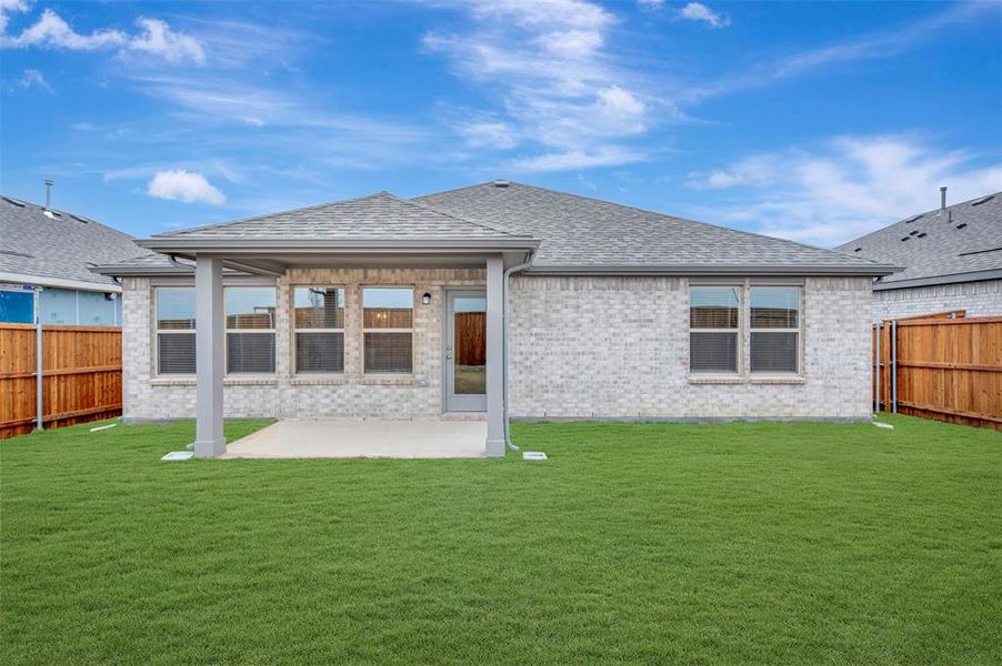 Exterior details and patio area of a home in Mobberly Farms, Pilot Point (Image 22).