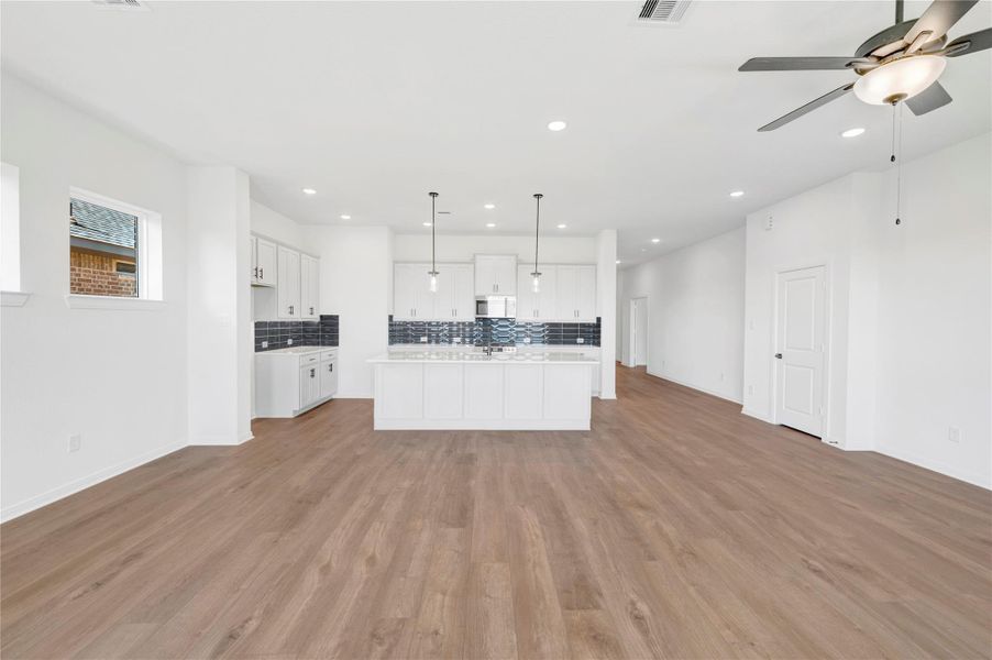 Spacious, unfurnished interior of a new home in The Grand Prairie 50’, Hockley (Image 16).