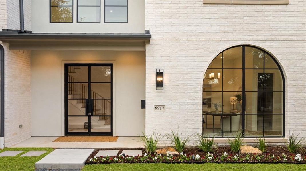 Exterior details and patio area of a home in , Dallas (Image 4).