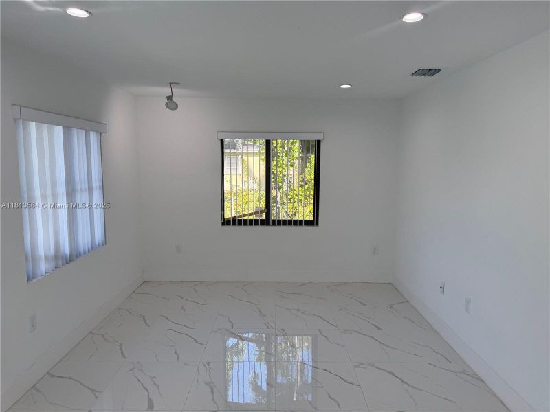 Spacious, unfurnished interior of a new home in , Florida City (Image 6).