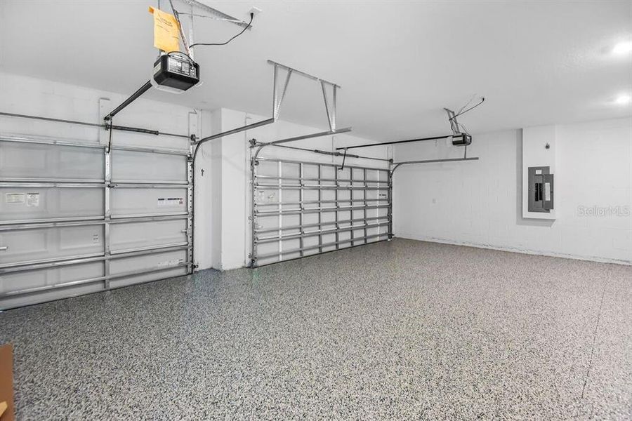 Spacious, unfurnished interior of a new home in Ardisia Park, New Smyrna Beach (Image 23).