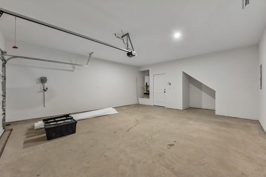 Spacious, unfurnished interior of a new home in Saddle Ridge at Wildhorse Ranch, Austin (Image 29).
