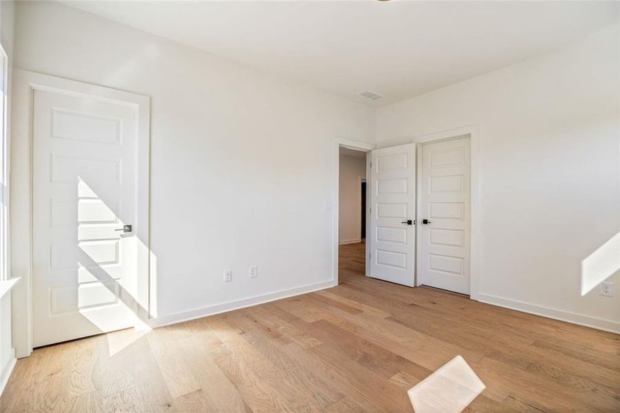 Spacious, unfurnished interior of a new home in Long Hollow Landing, Gainesville (Image 36).