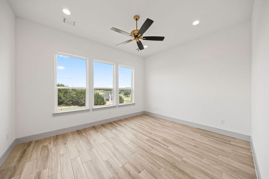 Spacious, unfurnished interior of a new home in Vintage Oaks, Weatherford (Image 37).